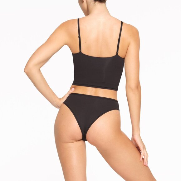 SKIMS Fits Everybody Cropped Cami in Onyx - Picture 3 of 16